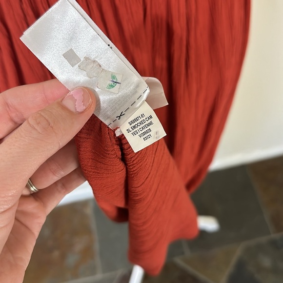 Sleeveless Crinkled Smocked Fit & Flare Dress - Yes I Cayenne Size Small - Picture 8 of 8